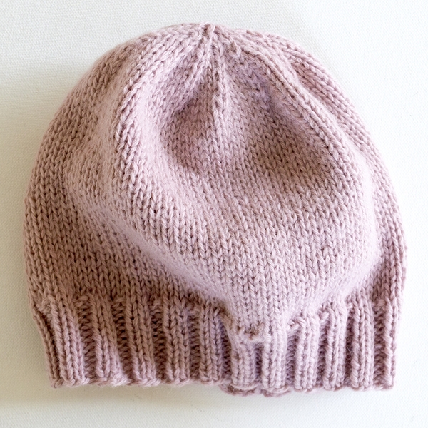 Πλεκτό σκουφάκι με βελόνες